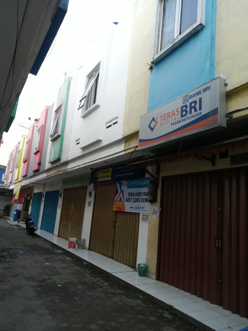 Deretan Ruko Bisnis Batujajar